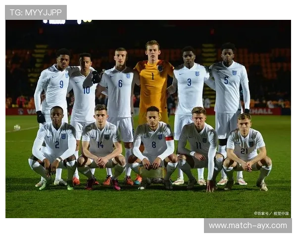 足球四大巨星同框合影经典瞬间壁纸展现足球场上的荣耀与激情